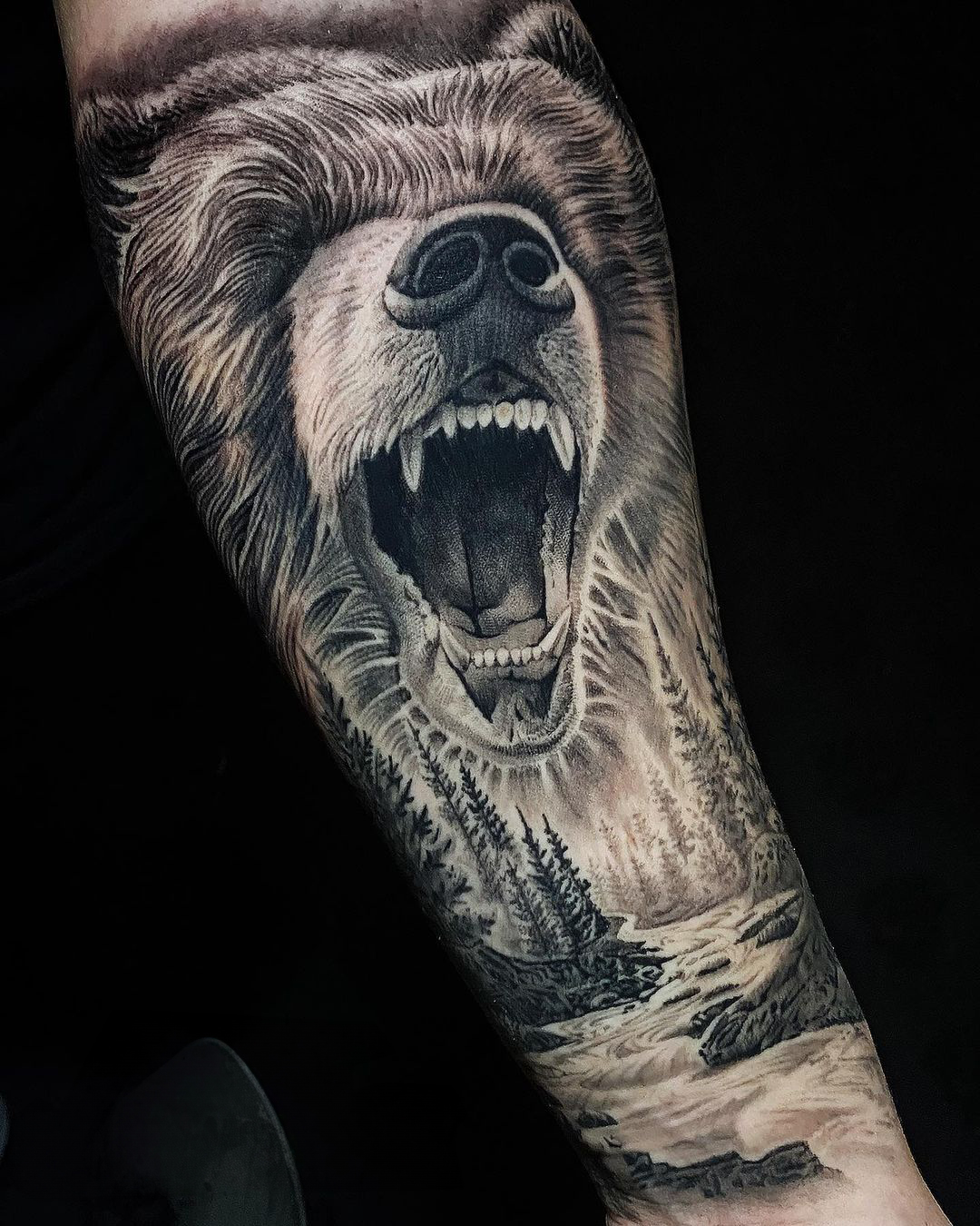 Zsolt_BlacknGrey_Realistic (2)